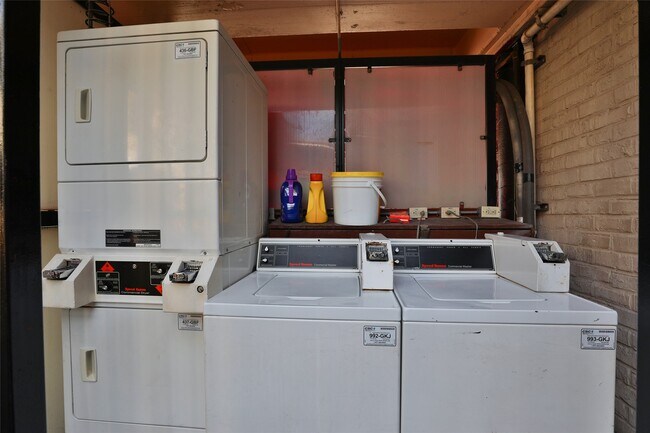 Foto del edificio - 1840 Richmond Ave.