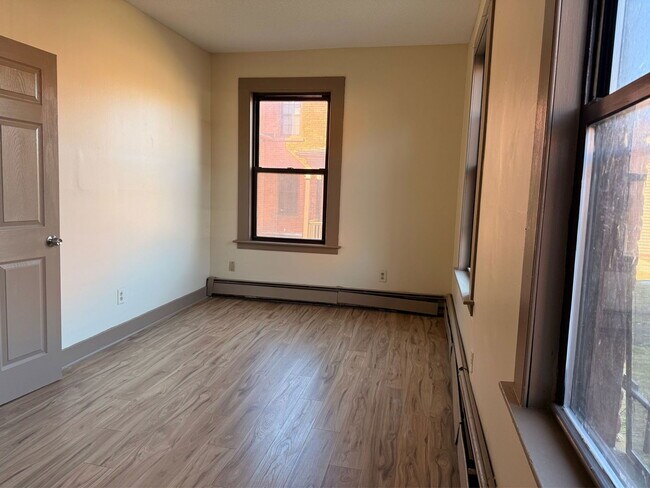 Building Photo - 44 Alden St