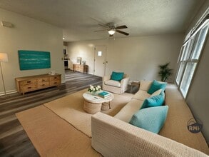 Building Photo - 1495 Sandy Cir