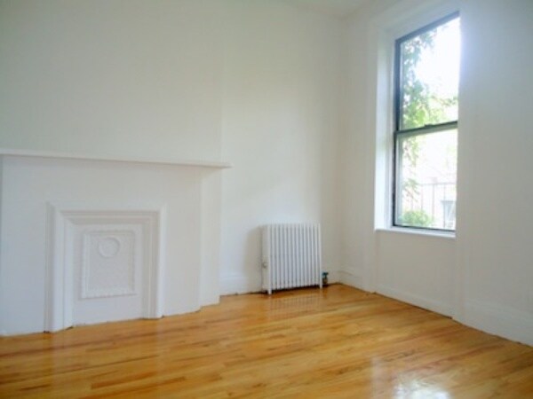 Building Photo - 430 W 46th St