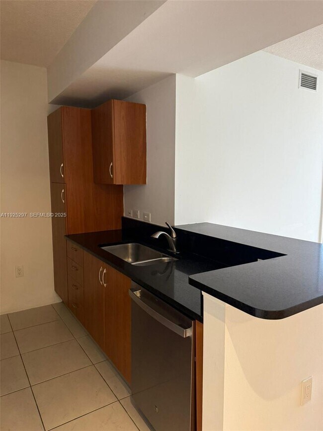 Foto del edificio - 18800 NE 29th Ave