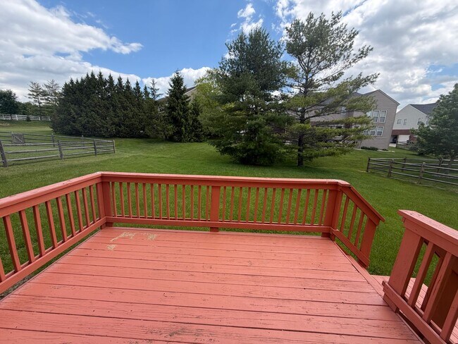 Building Photo - Beautiful, two-story, 4 bedroom home in Springboro!