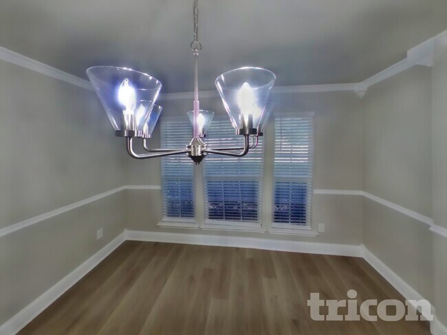 Building Photo - 909 Zoe St