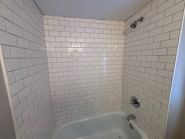 Building Photo - 106 S Urbana Ave