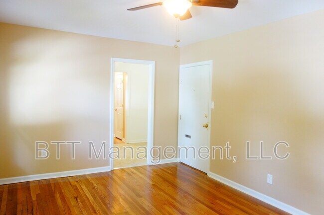 Foto del edificio - 8401 Flower Ave