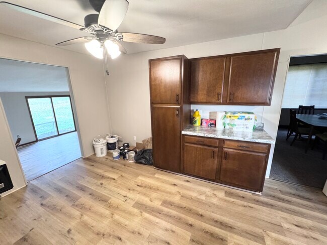 Foto del edificio - 102 E 8th St