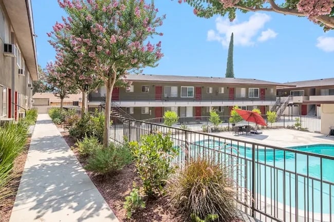 Building Photo - 1381 N San Gabriel Ave