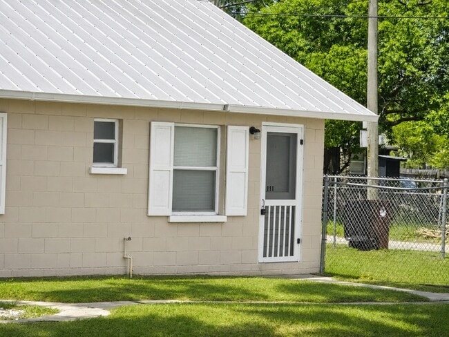 Photo - Convenient Downtown Living in a Bright and Comfortable 1-Bedroom Studi Townhome