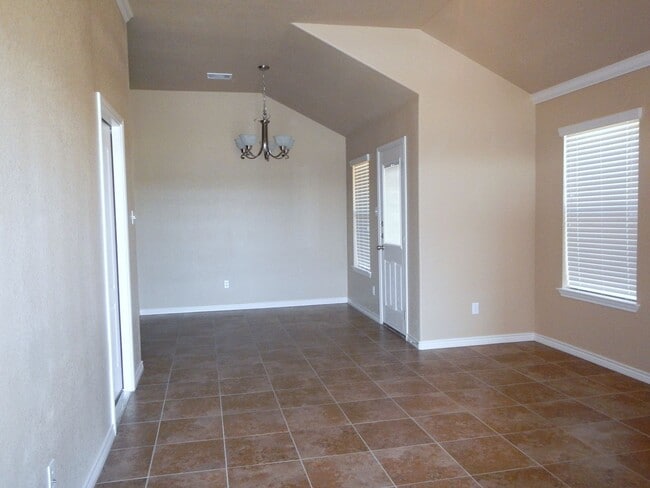 Building Photo - 3 Bedroom / 2 Bath Duplex off Clear Creek - Viewable Dec 3