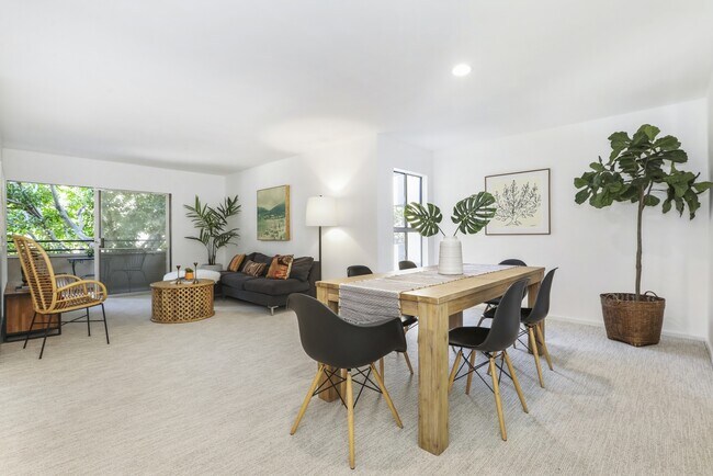 Foto del edificio - 6760 Hillpark Dr