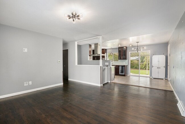 Foto del edificio - 4 Bedroom 2 Bathroom House-Available NOW!