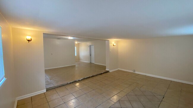 Foto del edificio - 3 Bedroom, 1 Bath Single Family Home in Or...