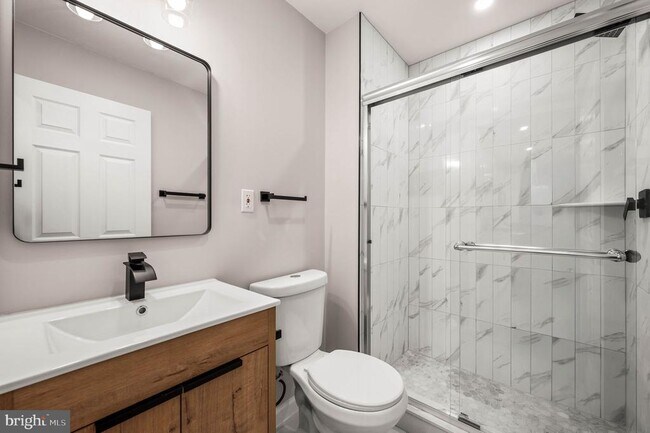 Foto del edificio - 437 W Girard Ave