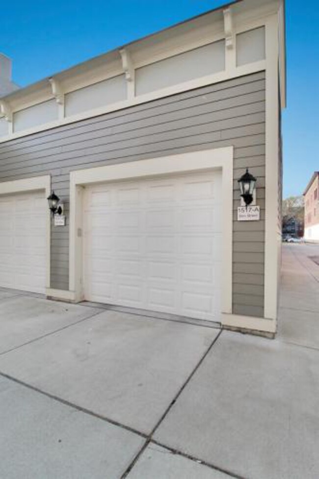 Building Photo - 1517 Elm