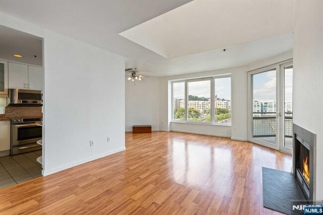 Building Photo - 600 Harbor Blvd