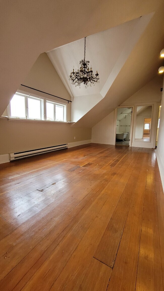 Living Room - 420 N Tacoma Ave
