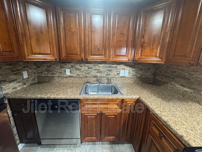 Foto del edificio - 1370 Clermont Ave
