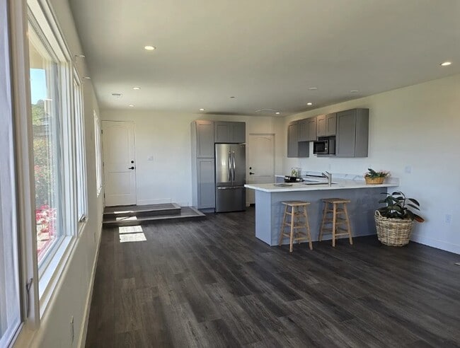 Building Photo - 12649 Oakglen Dr