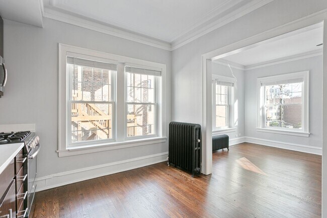 Foto del edificio - 1058 W Glenlake Ave