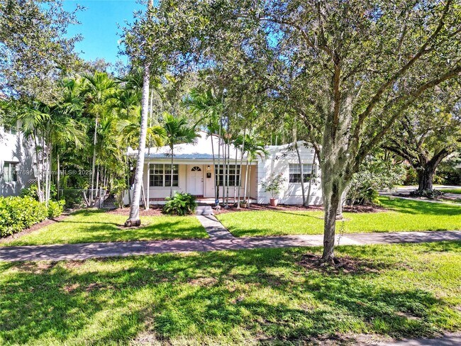 Building Photo - 2713 Segovia St