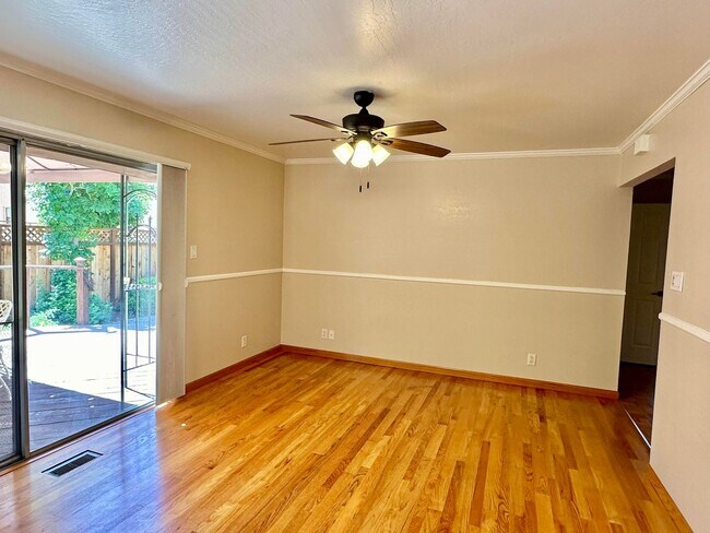 Foto del edificio - $4350 / 3 BR GORGEOUS REMODELED SUNNYVALE ...