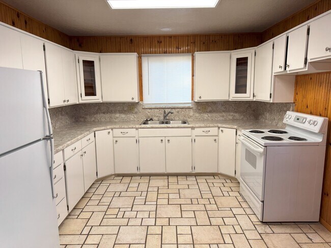 Building Photo - Single Family Home in Riverton!