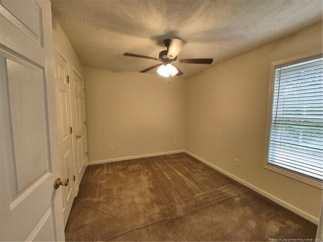 Foto del edificio - 141 Wading Creek Ln