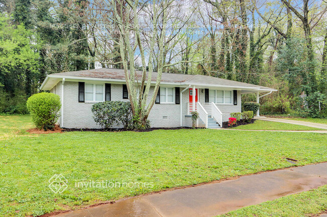 Building Photo - 2365 Shamrock Dr