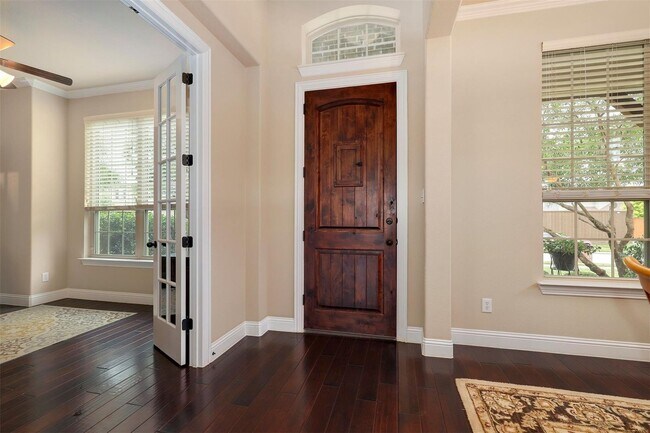 Foto del edificio - This beautiful 4bed, 3.1 bath home is very open and located in a beautiful neighborhood.