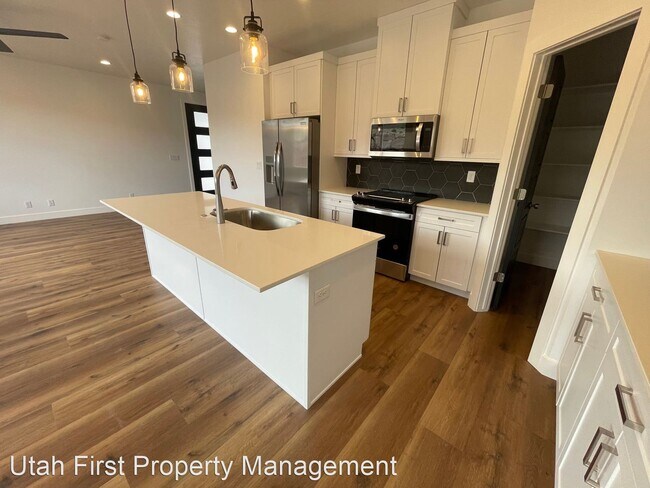 Building Photo - 3 br, 2.5 bath House - 932 E Desert Cactus...
