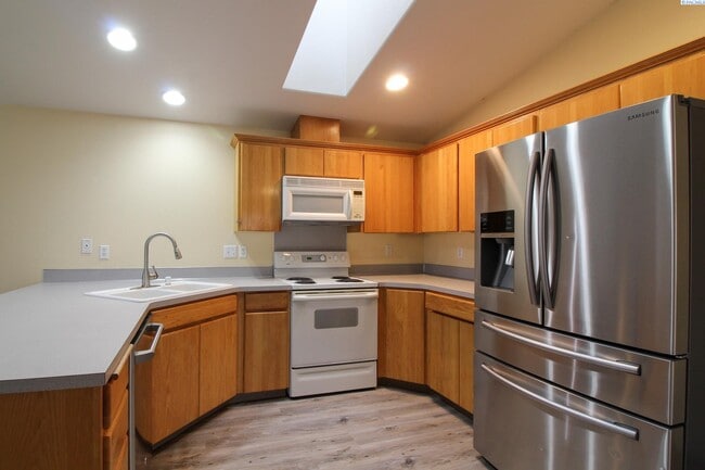 Foto del edificio - 3 Bed/2 bath Home in West Pasco