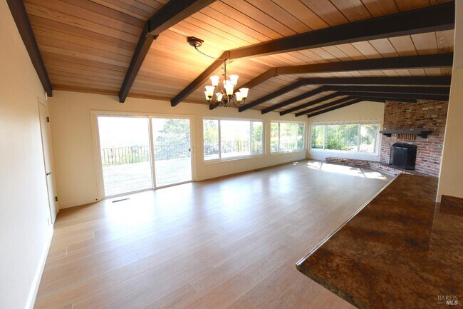 Foto del edificio - 1620 Scenic Ln