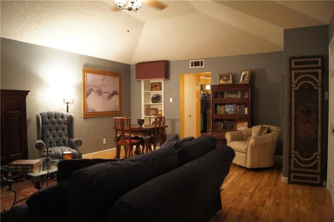 Building Photo - 6318 Bandera Ave