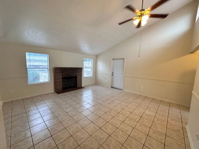 Building Photo - 3 Bedroom 2 Bathroom with 2 Car Garage