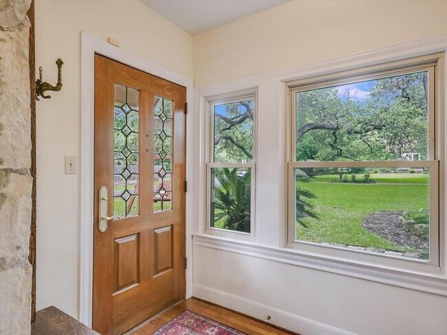Foto del edificio - Charming 4 beds 4 baths in Austin!