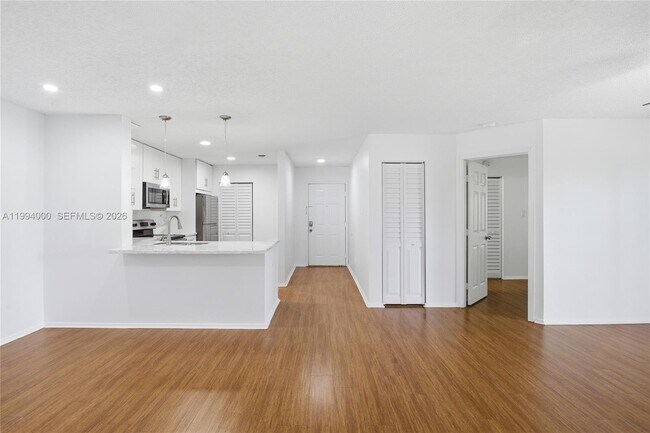 Foto del edificio - 11245 W Atlantic Blvd