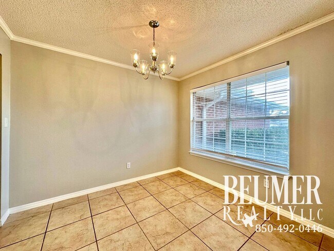 Foto del edificio - Beautiful 3Bed/2Bath Home Close to Corry Station