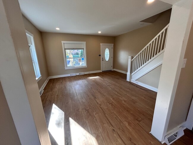 Building Photo - 415 Woodside Ave