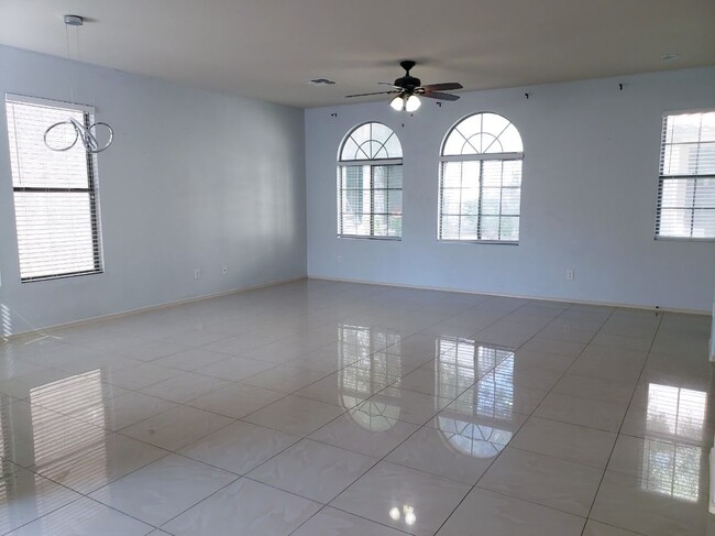 Building Photo - 3451 S Wren Dr