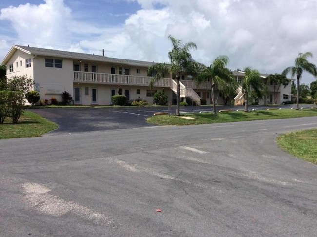 1/1.1 Condo in Village Royale - Condo for Rent in Boynton Beach, FL ...