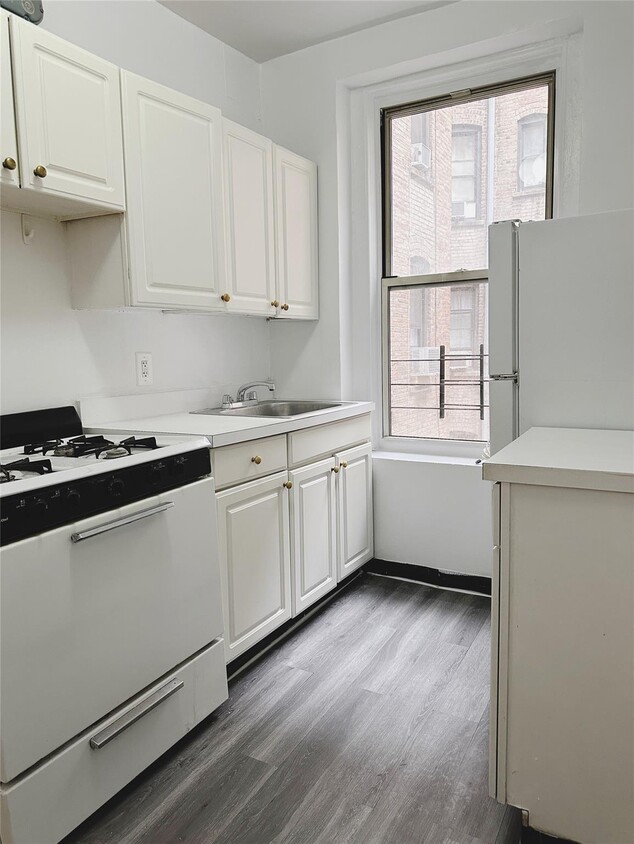 Foto principal - 515 W 111th St