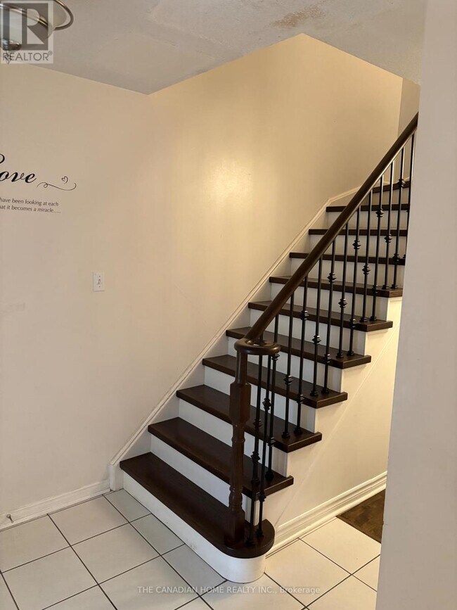 Photo du bâtiment - 49 Larkspur Rd