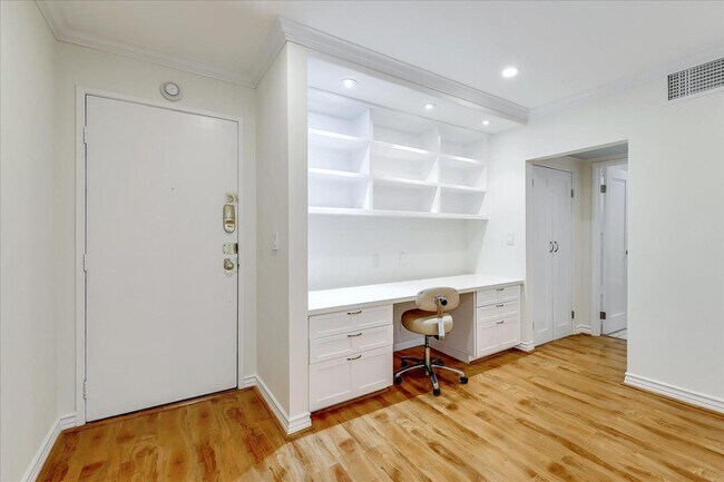 Foto del edificio - 1735 N Fuller Ave