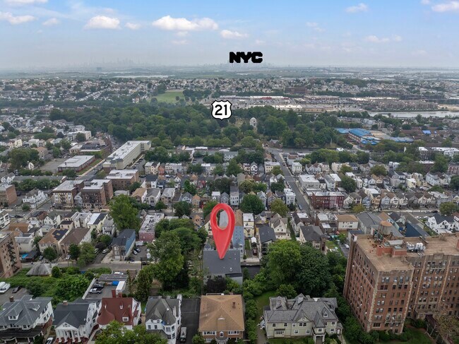 Vistas del horizonte de Nueva York desde los apartamentos 2B, 3B y 4B - Woodside Heights