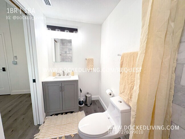 Foto del edificio - Well Located Private Unit + Bath in a Co-L...
