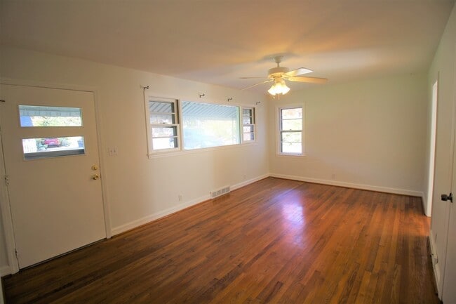 Foto del edificio - Black Mountain Bungalow minutes from Lake Tomahawk!