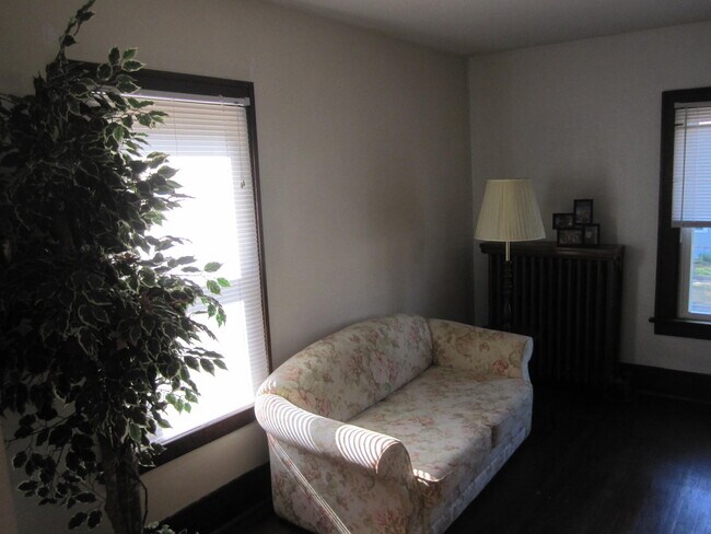 Living Room - 818 Michigan Ave