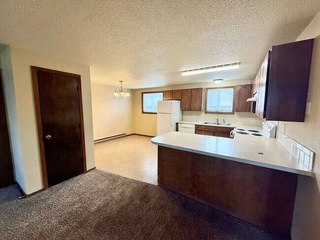 Foto del edificio - TWO WEEKS FREE RENT - Water/Sewer/Trash Included - Large Two Bedroom One Bath In North Loveland! ...