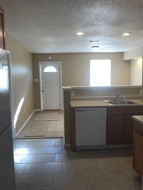 Building Photo - Newly Renovated 250 off first month rent