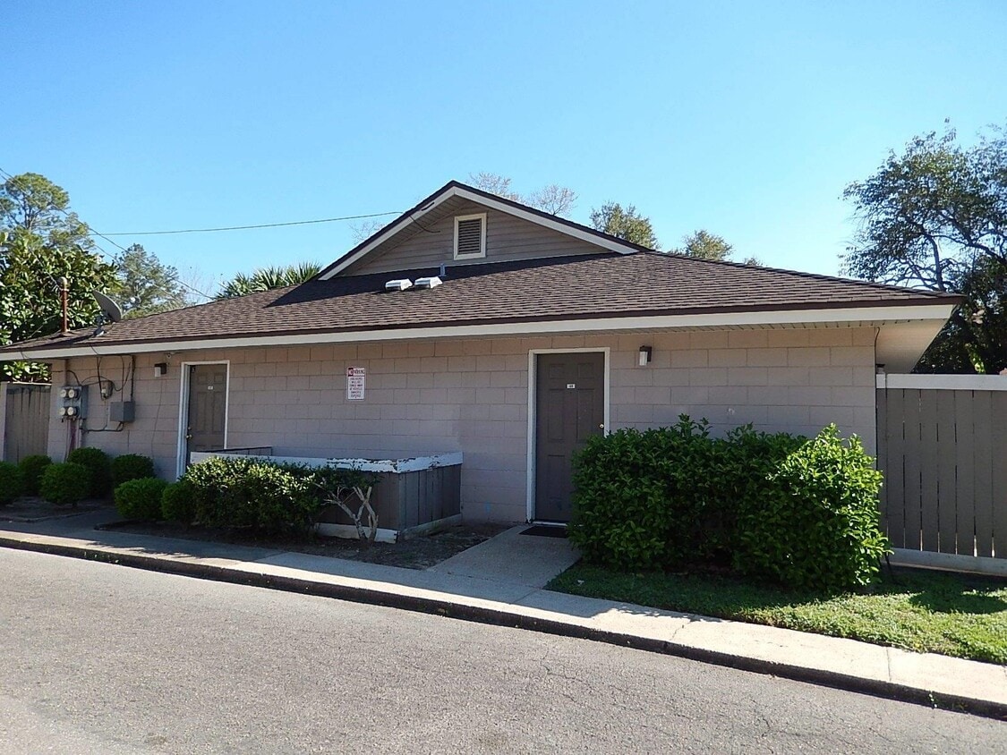 Primary Photo - 2241 W Pensacola St